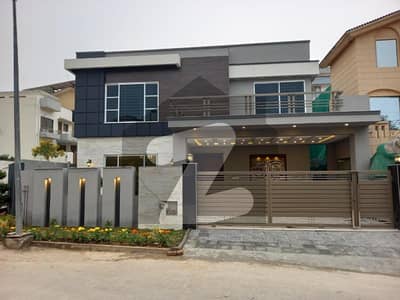 بحریہ گرینز۔ اوورسیز انکلیو بحریہ ٹاؤن فیز 8,بحریہ ٹاؤن راولپنڈی,راولپنڈی میں 5 کمروں کا 1 کنال مکان 3.0 لاکھ میں کرایہ پر دستیاب ہے۔