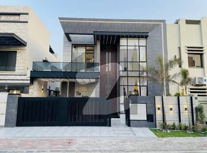 بحریہ آرچرڈ لاہور میں 5 کمروں کا 10 مرلہ مکان 4.49 کروڑ میں برائے فروخت۔