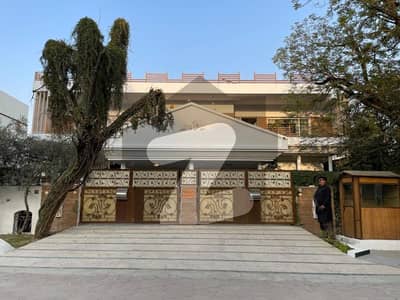 HOUSE FOR RENT IN F-8