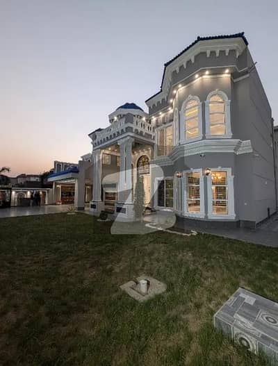 Stunning 2 Kanal Luxury Mansion for Sale