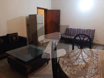 Kanal House Upper Portion One Bed with Tv Lounge Kitchen Bath for Male student or job Holder
