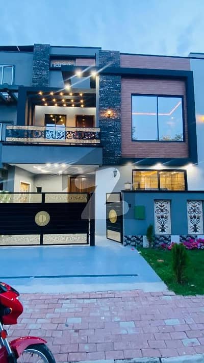 بحریہ نشیمن لاہور میں 3 کمروں کا 5 مرلہ مکان 1.75 کروڑ میں برائے فروخت۔