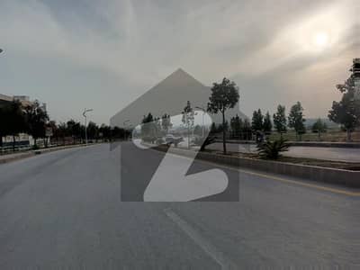 i Block 5 Marla Plot Available For Sale