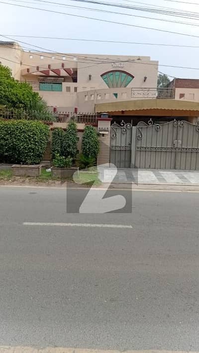 جوہر ٹاؤن لاہور میں 5 کمروں کا 1 کنال مکان 13.0 کروڑ میں برائے فروخت۔