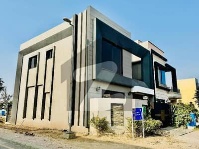 بحریہ ٹاؤن سیکٹر سی بحریہ ٹاؤن,لاہور میں 5 کمروں کا 10 مرلہ مکان 2.8 کروڑ میں برائے فروخت۔