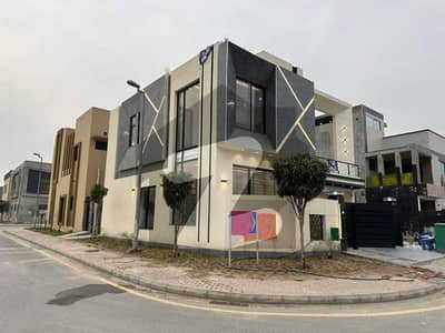 بحریہ ٹاؤن جناح بلاک بحریہ ٹاؤن سیکٹر ای,بحریہ ٹاؤن,لاہور میں 3 کمروں کا 5 مرلہ مکان 2.14 کروڑ میں برائے فروخت۔