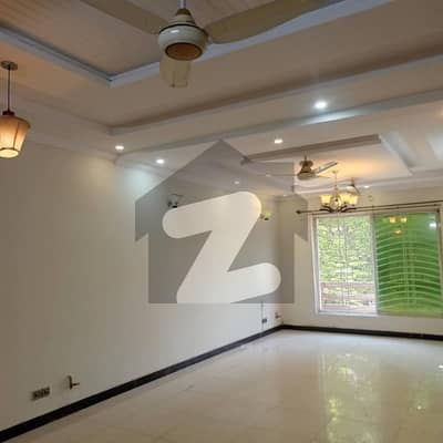 ایف ۔ 11 اسلام آباد میں 5 کمروں کا 10 مرلہ مکان 2.9 لاکھ میں کرایہ پر دستیاب ہے۔