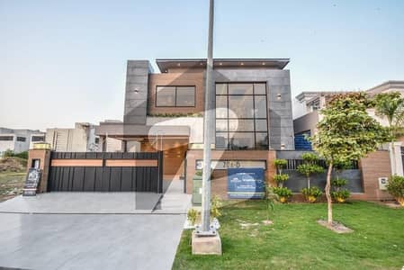 20 MARLA ELEGANT AND FULLY MAINTAINED SUPER HOT LOCATED BUNGALOW'S UPPER PORTION VERY CLOSE TO WATEEN CHOWK AND WITH SEPARATE ELECTRICITY AND GAS METER)IS AVAILABLE IN THE BEST BLOCK OF DHA LAHORE.