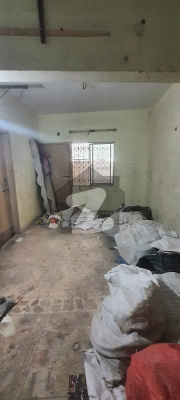 آدم جی نگر گلشنِ اقبال ٹاؤن,کراچی میں 4 کمروں کا 3 مرلہ دفتر 55.0 ہزار میں کرایہ پر دستیاب ہے۔