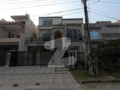 Buying A Prime Location House In Formanites Housing Scheme - Block N Lahore?