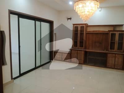 بحریہ ٹاؤن سیکٹر B بحریہ ٹاؤن,لاہور میں 4 کمروں کا 10 مرلہ مکان 1.35 لاکھ میں کرایہ پر دستیاب ہے۔