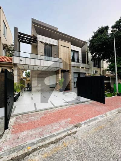 بحریہ ٹاؤن - اوورسیزبی بحریہ ٹاؤن اوورسیز انکلیو,بحریہ ٹاؤن,لاہور میں 5 کمروں کا 10 مرلہ مکان 3.43 کروڑ میں برائے فروخت۔