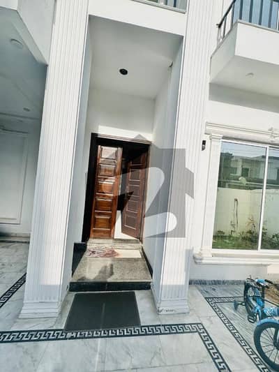 آئی ای پی انجنیئرز ٹاؤن ۔ بلاک ای 3 آئی ای پی انجنیئرز ٹاؤن ۔ سیکٹر اے,آئی ای پی انجینئرز ٹاؤن,لاہور میں 5 کمروں کا 10 مرلہ مکان 3.5 کروڑ میں برائے فروخت۔