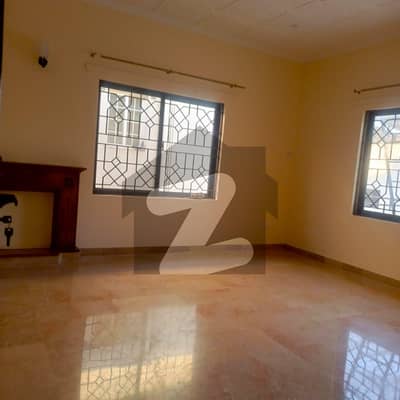 ایف ۔ 11 اسلام آباد میں 7 کمروں کا 1 کنال مکان 6.5 لاکھ میں کرایہ پر دستیاب ہے۔