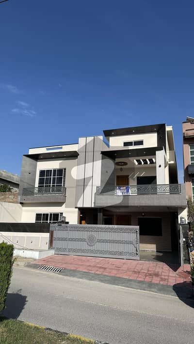 سی بی آر ٹاؤن فیز 1 - بلاک سی سی بی آر ٹاؤن فیز 1,سی بی آر ٹاؤن,اسلام آباد میں 7 کمروں کا 14 مرلہ مکان 6.8 کروڑ میں برائے فروخت۔