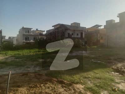 آئی ۔ 14 اسلام آباد میں 5 مرلہ رہائشی پلاٹ 1.35 کروڑ میں برائے فروخت۔