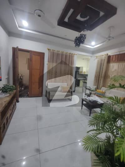 ڈی ایچ اے فیز 7 ایکسٹینشن ڈی ایچ اے ڈیفینس,کراچی میں 3 کمروں کا 7 مرلہ بالائی پورشن 1.55 لاکھ میں کرایہ پر دستیاب ہے۔