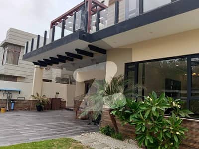 ڈی ایچ اے فیز 8 ڈی ایچ اے ڈیفینس,کراچی میں 7 کمروں کا 1 کنال مکان 24.0 کروڑ میں برائے فروخت۔