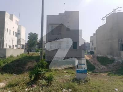 ڈی ایچ اے 9 ٹاؤن ۔ بلاک ڈی ڈی ایچ اے 9 ٹاؤن,ڈیفنس (ڈی ایچ اے),لاہور میں 5 مرلہ رہائشی پلاٹ 98.0 لاکھ میں برائے فروخت۔