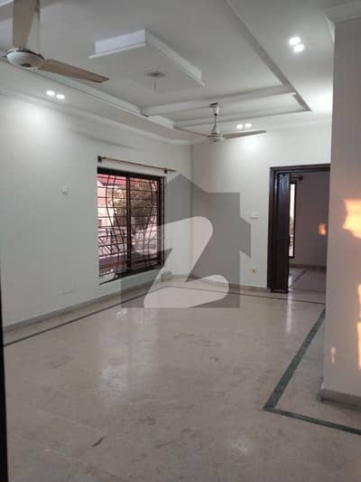 بحریہ ٹاؤن اسلام آباد میں 2 کمروں کا 10 مرلہ بالائی پورشن 65.0 ہزار میں کرایہ پر دستیاب ہے۔