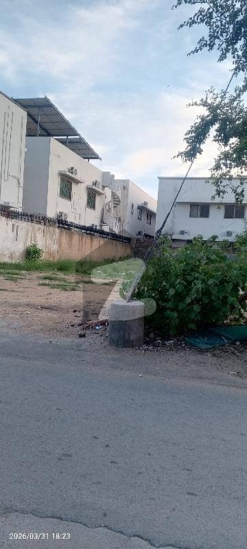 ڈی ایچ اے فیز 6 ڈی ایچ اے ڈیفینس,کراچی میں 2 کنال رہائشی پلاٹ 18.75 کروڑ میں برائے فروخت۔