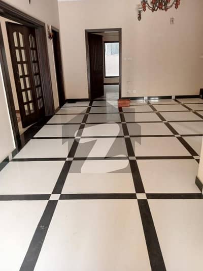 ایف ۔ 8/4 ایف ۔ 8,اسلام آباد میں 7 کمروں کا 2 کنال مکان 15.0 لاکھ میں کرایہ پر دستیاب ہے۔