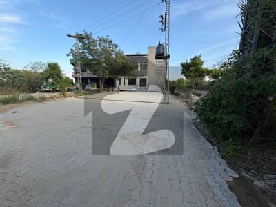 I-11 Double road commercial plaza for sale