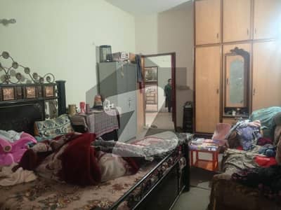 علامہ اقبال ٹاؤن لاہور میں 3 کمروں کا 10 مرلہ مکان 80.0 ہزار میں کرایہ پر دستیاب ہے۔ علامہ اقبال ٹاؤن لاہور میں 3 کمروں کا 10 مرلہ مکان 80.0 ہزار میں کرایہ پر دستیاب ہے۔