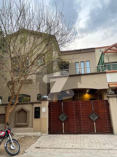 بحریہ ٹاؤن سیکٹر B بحریہ ٹاؤن,لاہور میں 3 کمروں کا 5 مرلہ مکان 1.9 کروڑ میں برائے فروخت۔