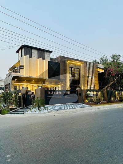 Valencia Town 22 Marla Corner House For Sale