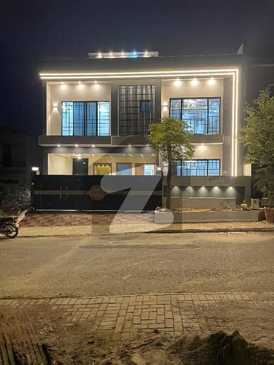 آئی ۔ 14 اسلام آباد میں 5 کمروں کا 9 مرلہ مکان 4.7 کروڑ میں برائے فروخت۔