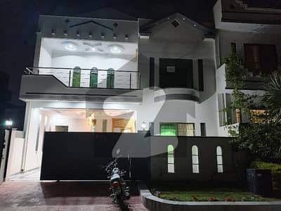 سی بی آر ٹاؤن فیز 1 سی بی آر ٹاؤن,اسلام آباد میں 4 کمروں کا 7 مرلہ مکان 3.65 کروڑ میں برائے فروخت۔