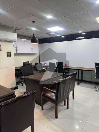 گلبرگ لاہور میں 4 مرلہ دفتر 1.5 لاکھ میں کرایہ پر دستیاب ہے۔