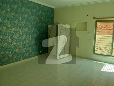 ڈی ایچ اے فیز 4 ڈیفنس (ڈی ایچ اے),لاہور میں 2 کمروں کا 1 کنال زیریں پورشن 1.4 لاکھ میں کرایہ پر دستیاب ہے۔