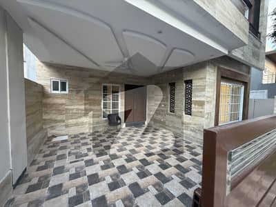 بحریہ انکلیو بحریہ ٹاؤن,اسلام آباد میں 4 کمروں کا 8 مرلہ مکان 4.0 کروڑ میں برائے فروخت۔