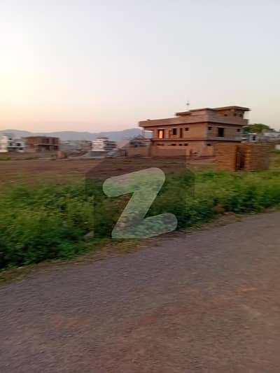 Beautiful Location Plot For Sale in G-14/2