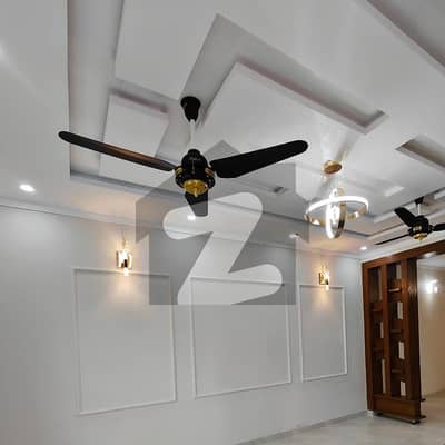 جناح گارڈنز ایف ای سی ایچ ایس,اسلام آباد میں 5 کمروں کا 8 مرلہ مکان 3.5 کروڑ میں برائے فروخت۔