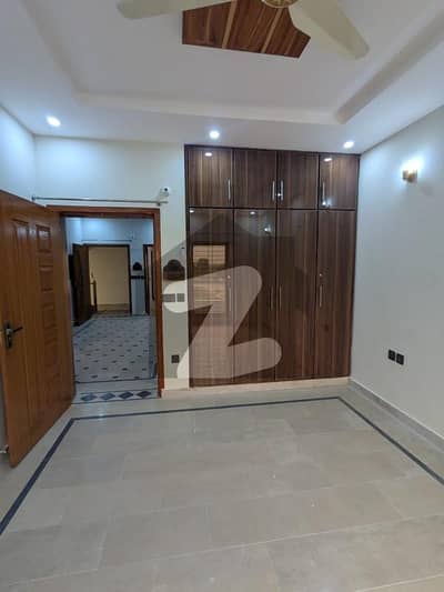 فارمانئیٹس ہاؤسنگ سکیم لاہور میں 2 کمروں کا 5 مرلہ زیریں پورشن 45.0 ہزار میں کرایہ پر دستیاب ہے۔