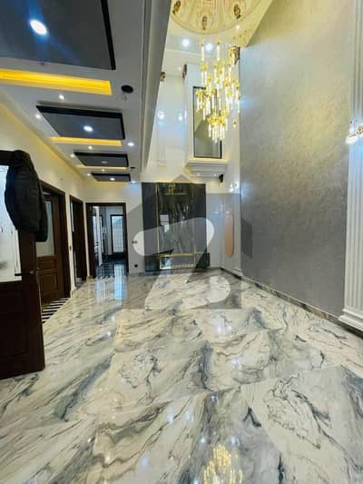 جوبلی ٹاؤن لاہور میں 6 کمروں کا 10 مرلہ مکان 3.85 کروڑ میں برائے فروخت۔