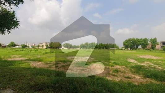 5 MARLA FACING PARK PLOT FOR SALE IN TARIQ GARDEN LAHORE