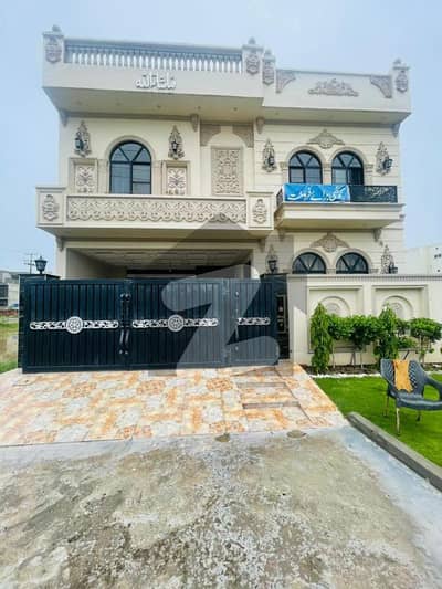 ایل ڈی اے ایوینیو ۔ بلاک جے ایل ڈی اے ایوینیو,لاہور میں 6 کمروں کا 10 مرلہ مکان 4.25 کروڑ میں برائے فروخت۔