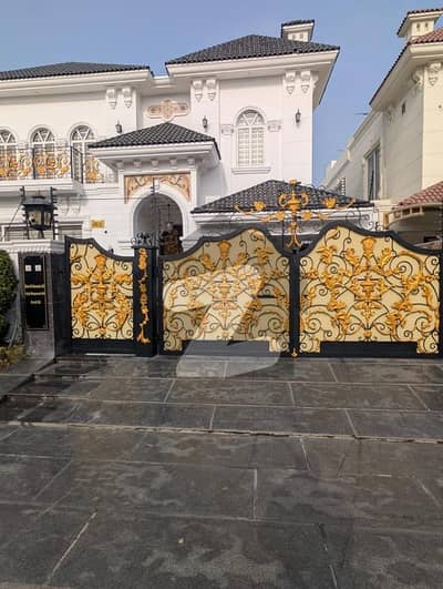 1-Kanal Beautiful Villa (White House) Urgent For Sale in EME Society Lahore