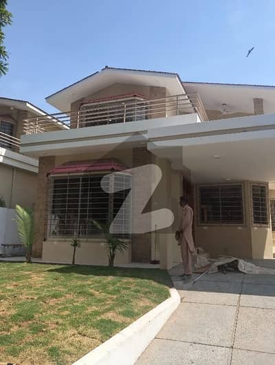 F-8 corner Old House for Sale