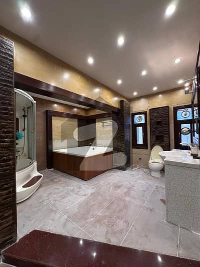 ڈی ایچ اے فیز 5 ڈی ایچ اے ڈیفینس,کراچی میں 3 کمروں کا 1 کنال بالائی پورشن 2.5 لاکھ میں کرایہ پر دستیاب ہے۔