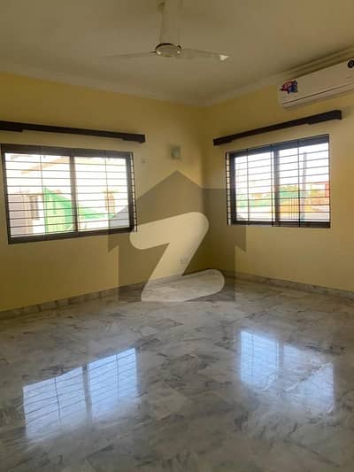 ڈی ایچ اے فیز 6 ڈی ایچ اے ڈیفینس,کراچی میں 5 کمروں کا 1 کنال بالائی پورشن 3.0 لاکھ میں کرایہ پر دستیاب ہے۔