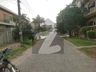 8 Marla Park-Facing Plot for Sale F Block, Johar Town (Opposite LDA Sports Complex)