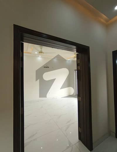 ڈی ایچ اے فیز 7 ڈیفنس (ڈی ایچ اے),لاہور میں 4 کمروں کا 10 مرلہ مکان 1.8 لاکھ میں کرایہ پر دستیاب ہے۔