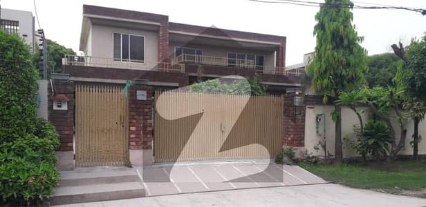 2-KANAL ELEGANT AND FULLY MAINTAINED SUPER HOT LOCATED BUNGALOW IS AVAILABLE IN THE BEST BLOCK OF DHA LAHORE.