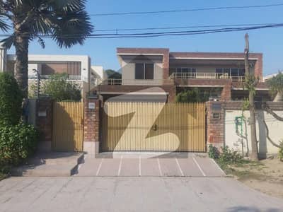 2-KANAL ELEGANT AND FULLY MAINTAINED SUPER HOT LOCATED BUNGALOW IS AVAILABLE IN THE BEST BLOCK OF DHA LAHORE.
