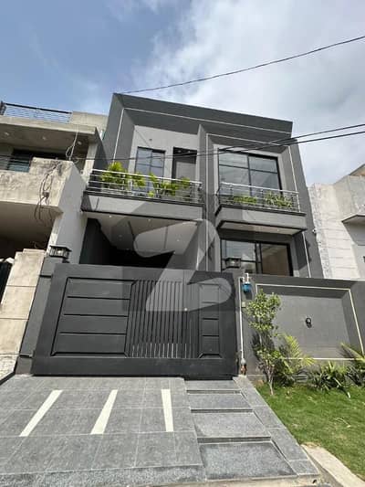 فارمانئیٹس ہاؤسنگ سکیم لاہور میں 3 کمروں کا 5 مرلہ مکان 2.35 کروڑ میں برائے فروخت۔